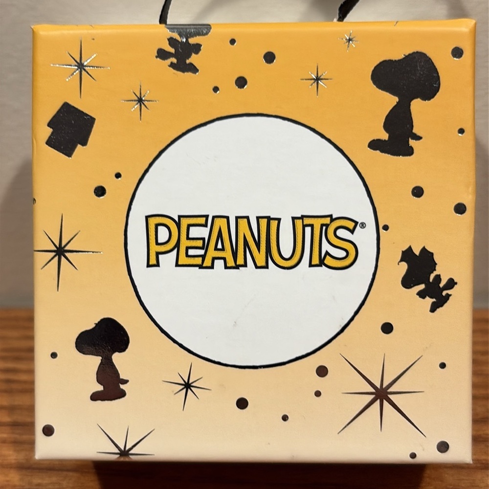 Peanuts Snoopy cubic zirconia necklace - Picture 16 of 16